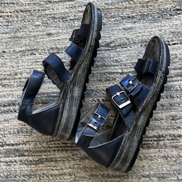 NAOT Begonia Orthodic Fitting Sandals - Picture 2 of 11